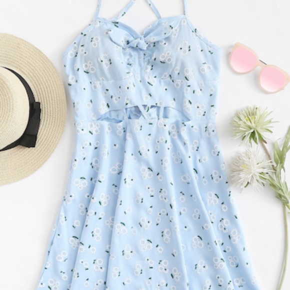 Dresses & Skirts - Flower themed Dress